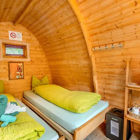 Cozy Pod With Shared Bathroom Near Gstaad 度假居