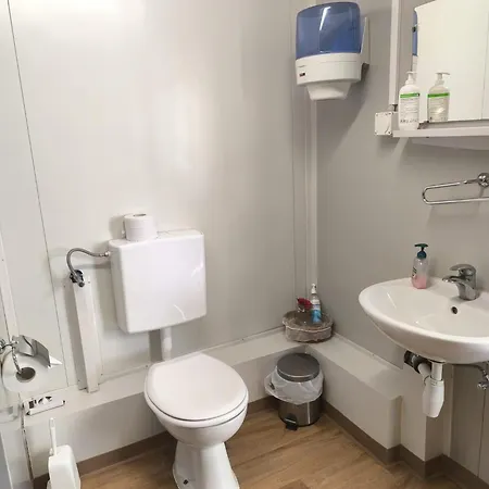 Cozy Pod With Shared Bathroom Near Gstaad *