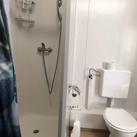 Cozy Pod With Shared Bathroom Near Gstaad 茨魏西门